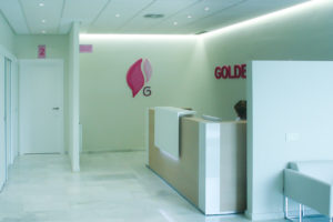 Entrada clínica Golden Clinic Marbella